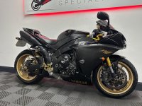 YAMAHA R1