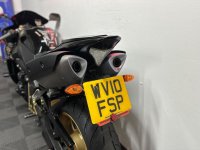 YAMAHA R1