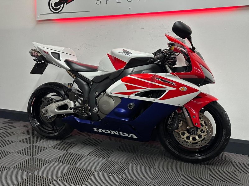 HONDA CBR1000RR Fireblade