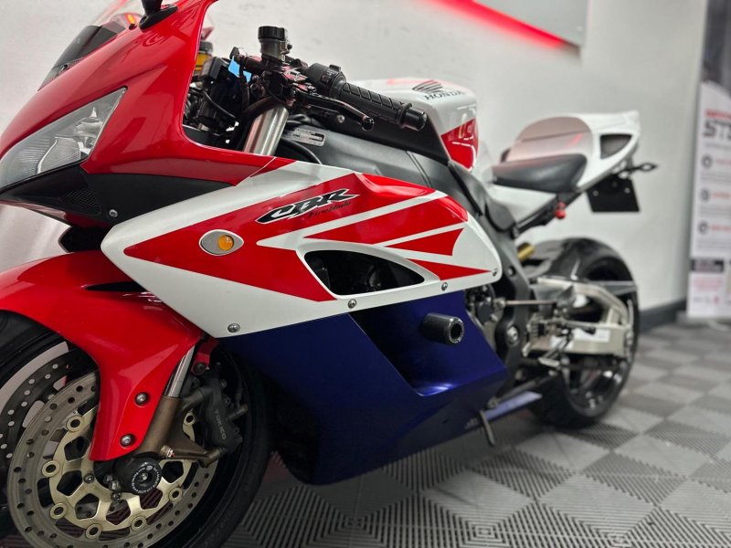 HONDA CBR1000RR Fireblade