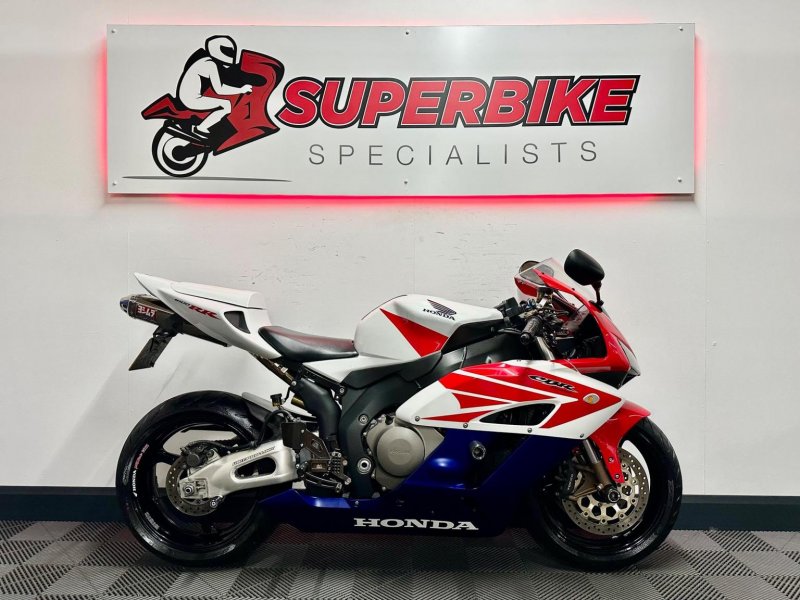 HONDA CBR1000RR Fireblade