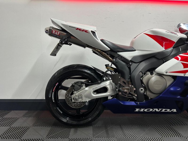 HONDA CBR1000RR Fireblade