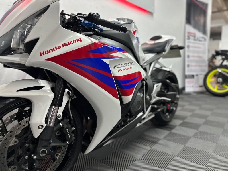 HONDA CBR1000RR Fireblade