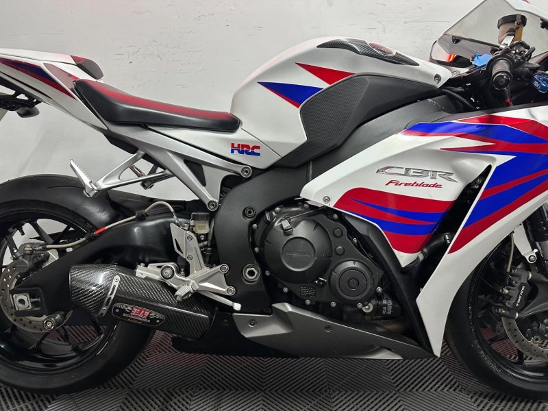 HONDA CBR1000RR Fireblade