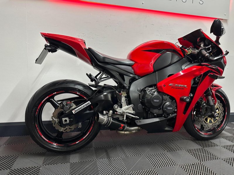 HONDA CBR1000RR Fireblade
