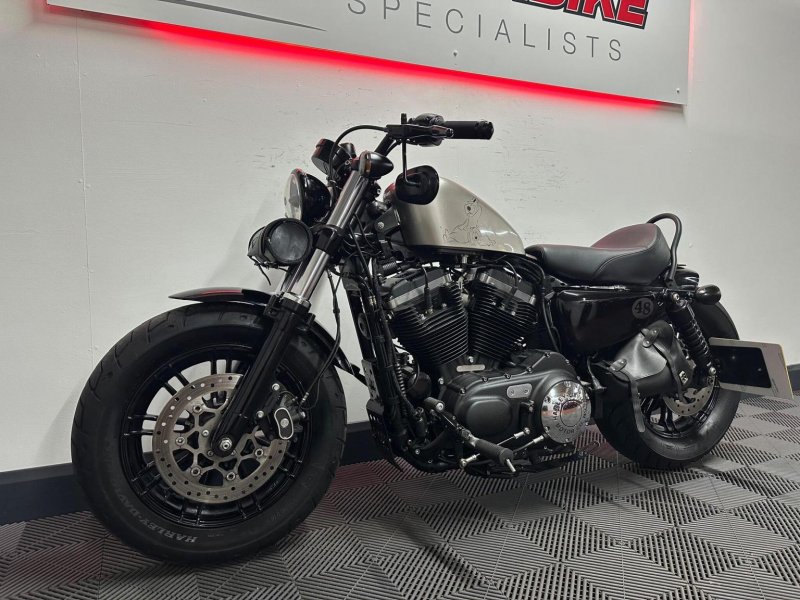 HARLEY-DAVIDSON Sportster