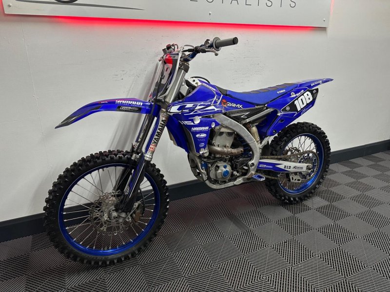 YAMAHA 