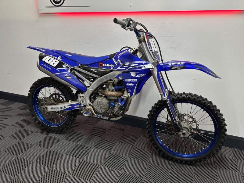 YAMAHA 