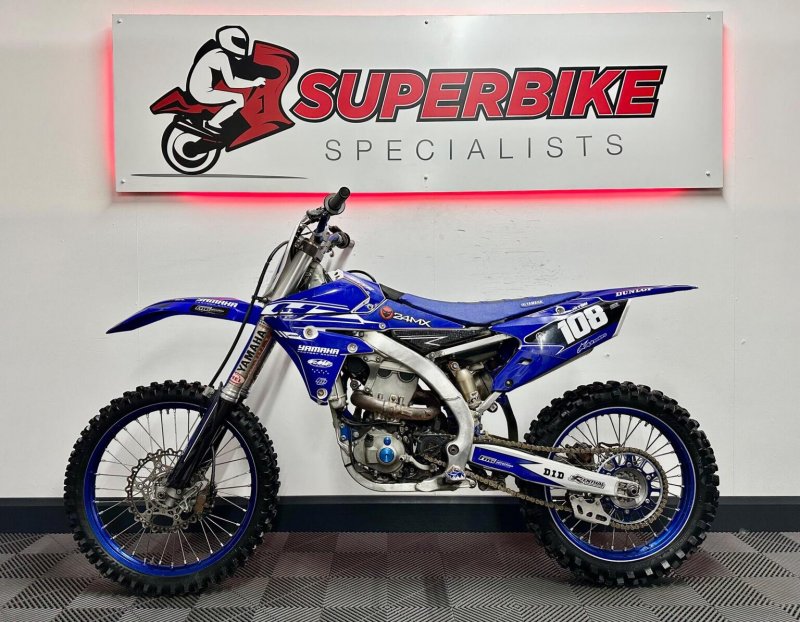 YAMAHA 