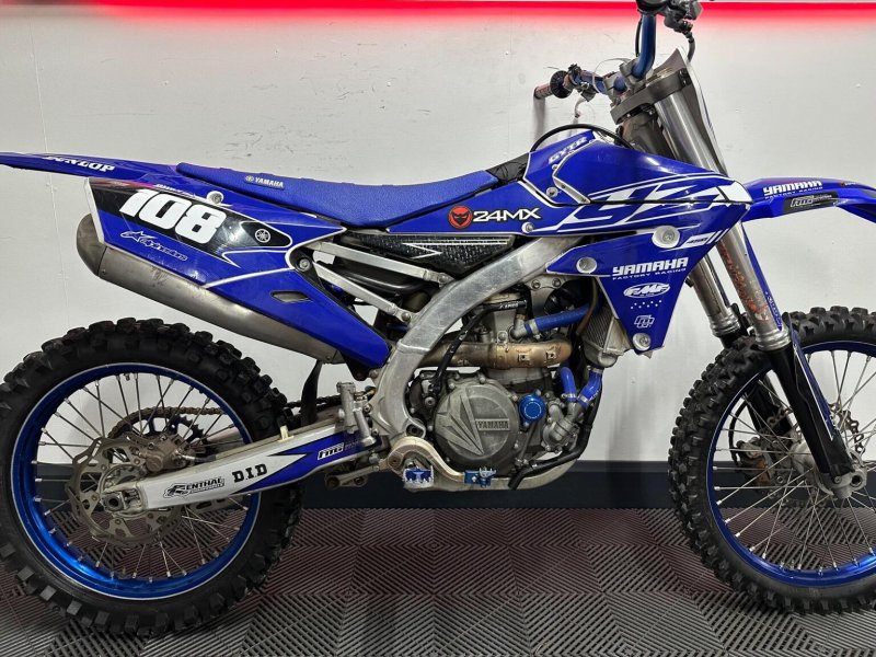 YAMAHA 