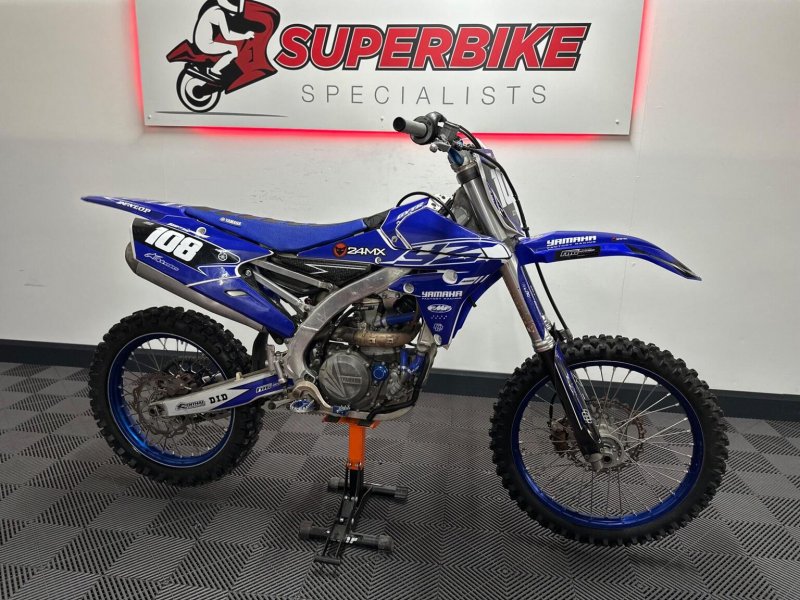 YAMAHA 