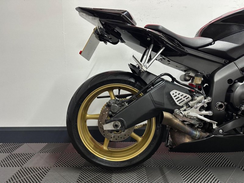 YAMAHA R6