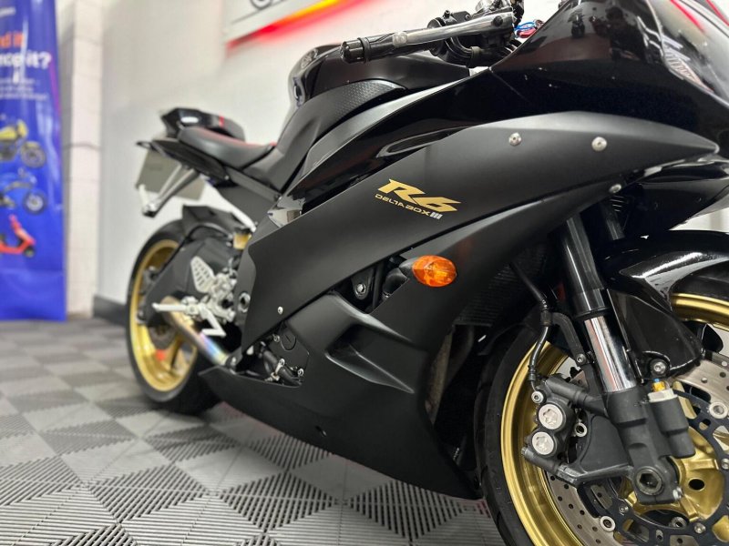 YAMAHA R6