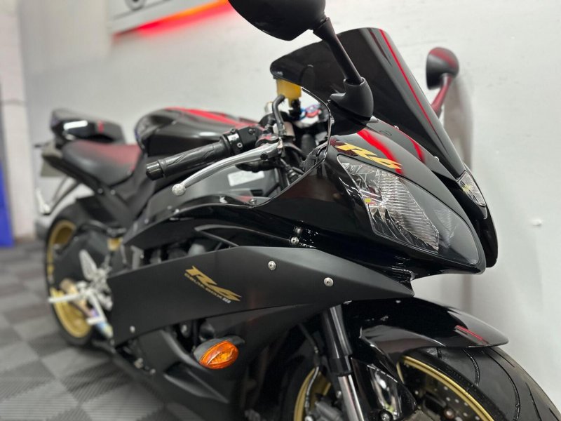 YAMAHA R6