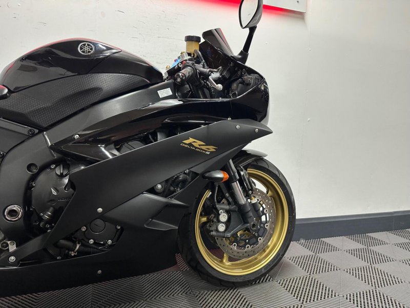 YAMAHA R6