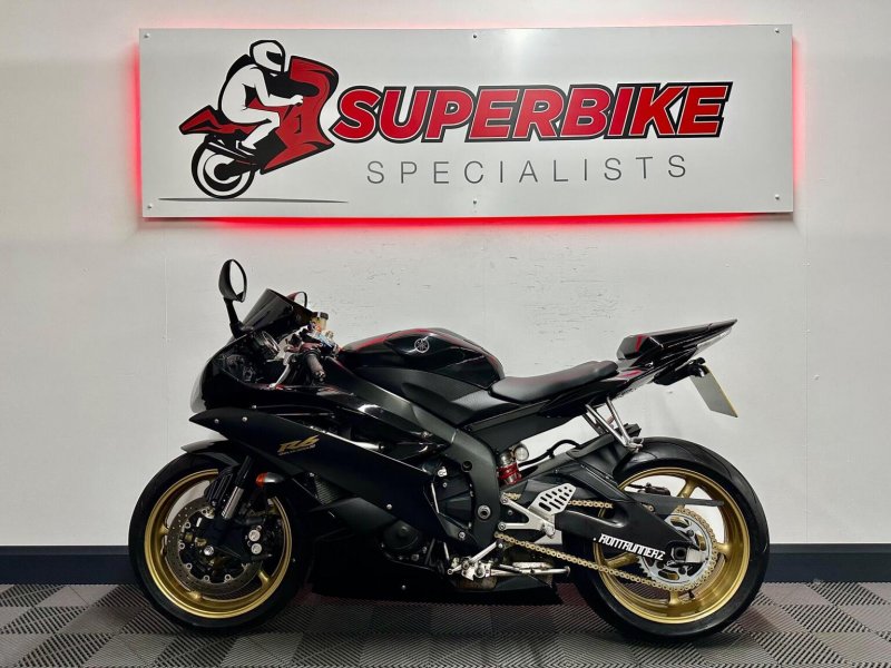 YAMAHA R6