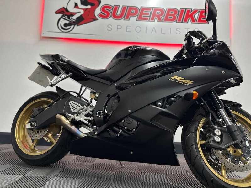 YAMAHA R6