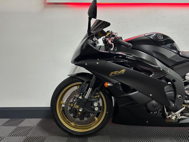 YAMAHA R6