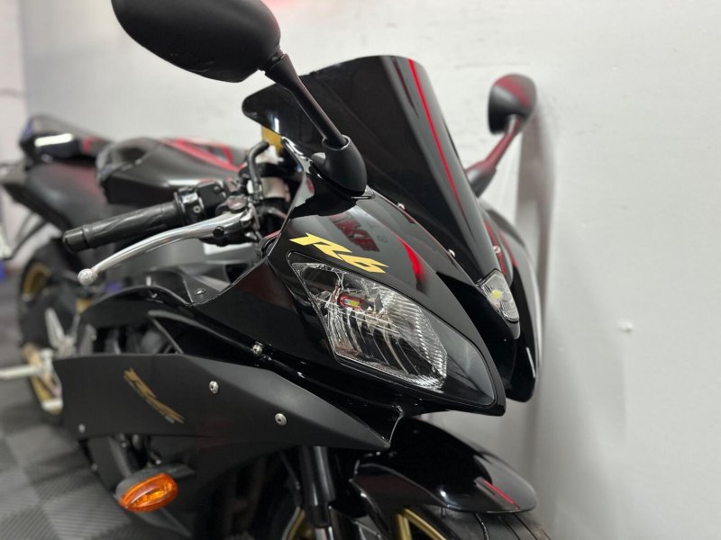 YAMAHA R6