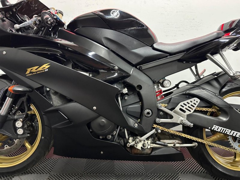 YAMAHA R6