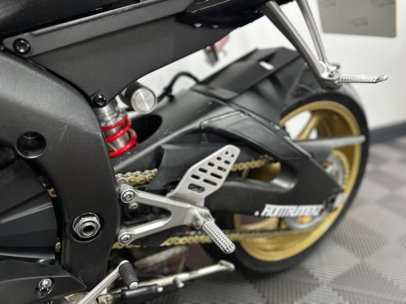 YAMAHA R6