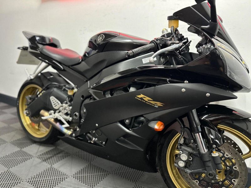 YAMAHA R6