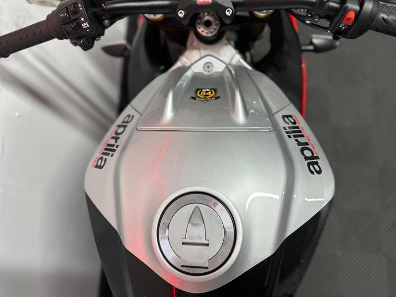 APRILIA Tuono 1100 V4