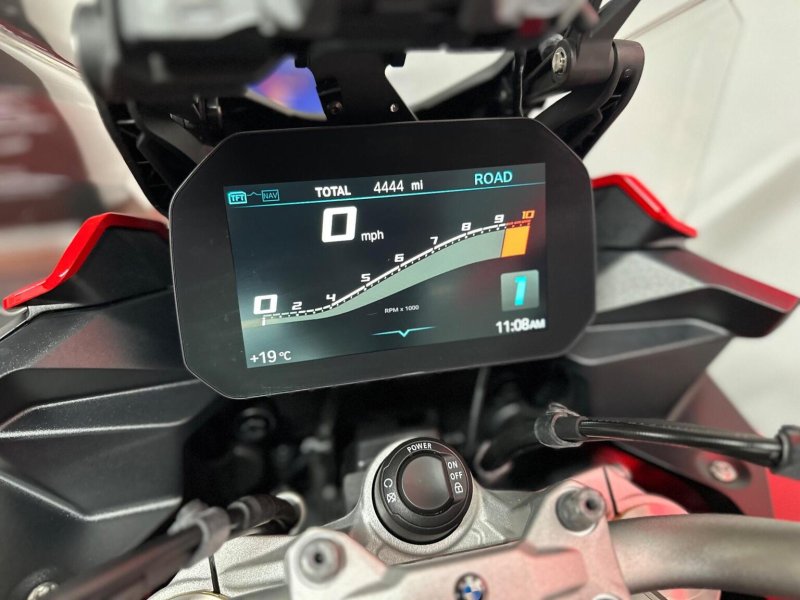 BMW F900XR