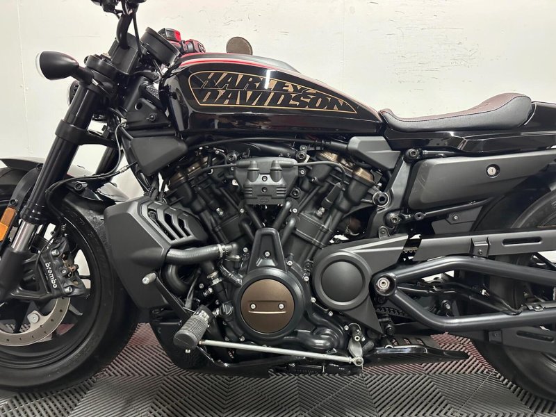 HARLEY-DAVIDSON Sportster