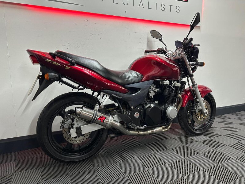 KAWASAKI ZR-7