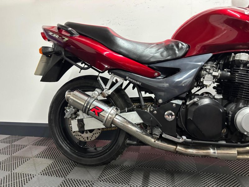 KAWASAKI ZR-7