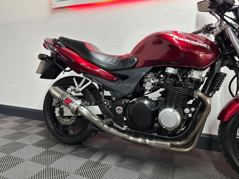 KAWASAKI ZR-7