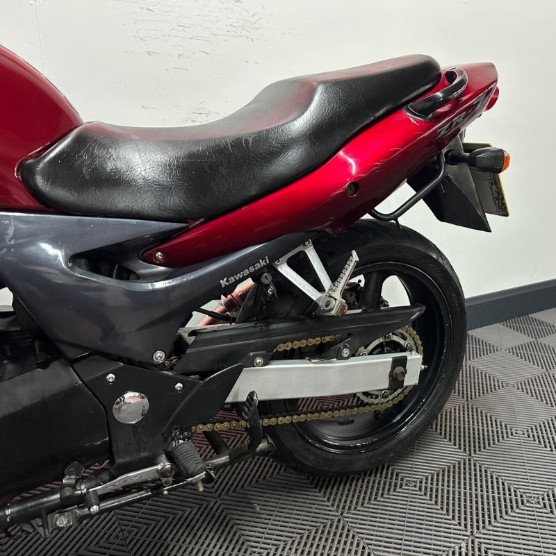 KAWASAKI ZR-7