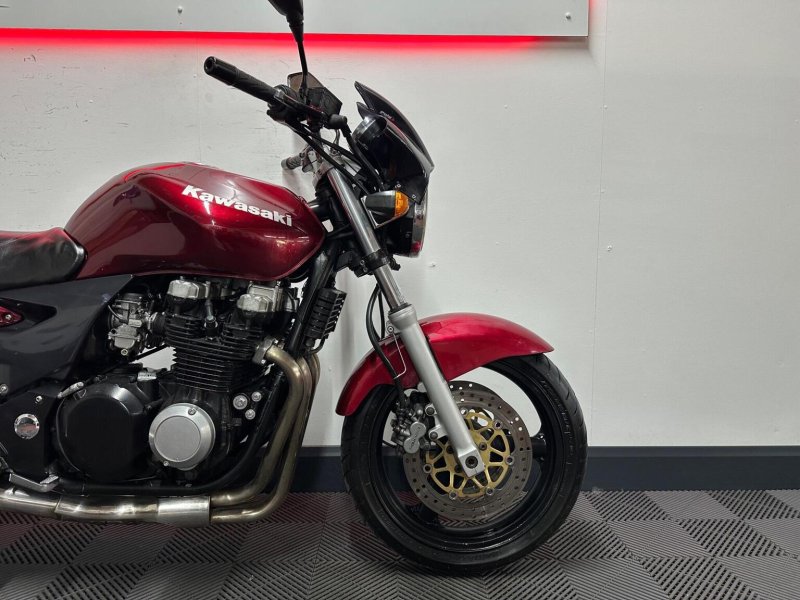 KAWASAKI ZR-7