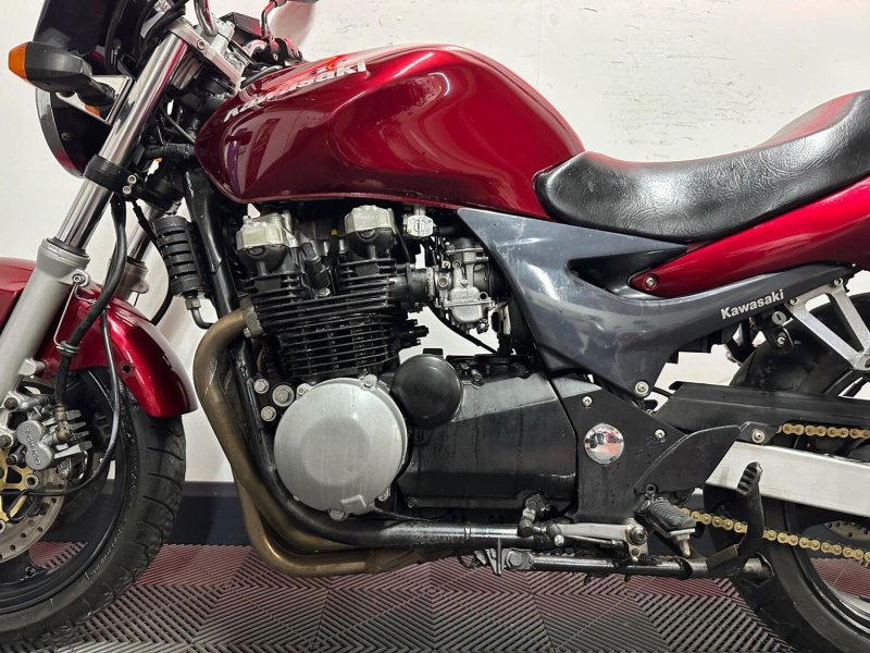 KAWASAKI ZR-7