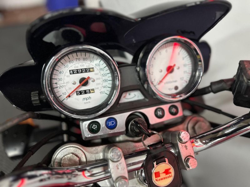 KAWASAKI ZR-7