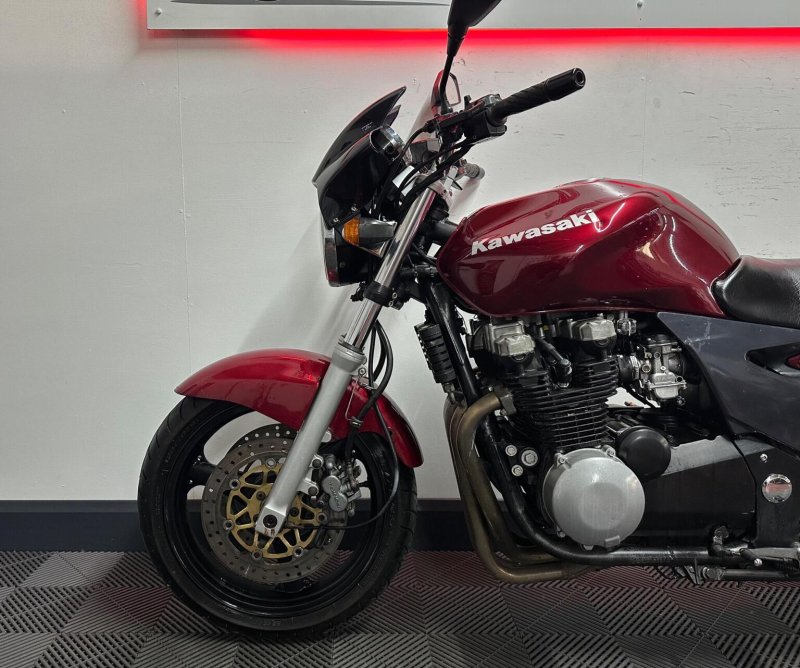KAWASAKI ZR-7