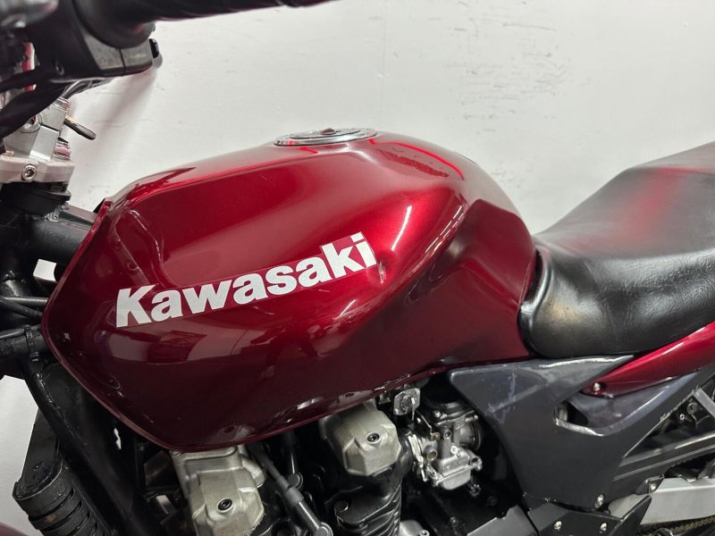 KAWASAKI ZR-7