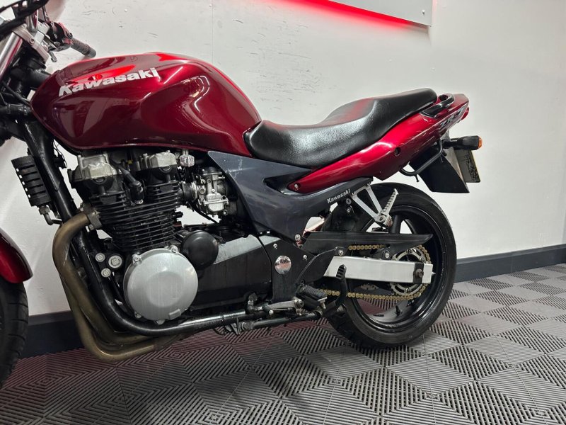 KAWASAKI ZR-7