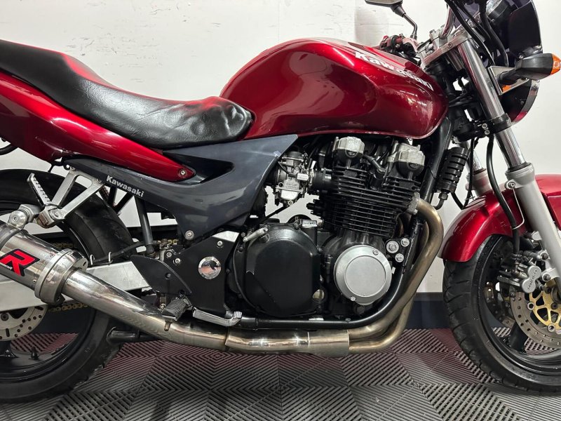 KAWASAKI ZR-7