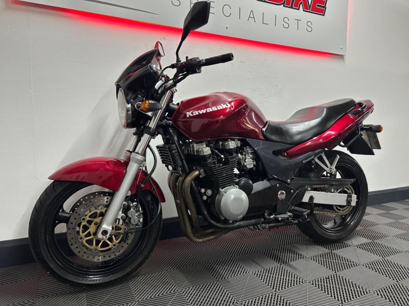 KAWASAKI ZR-7