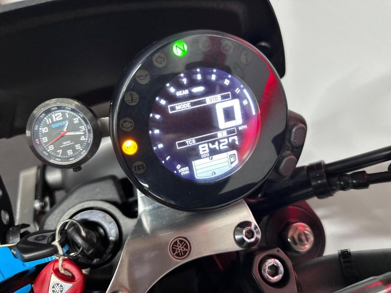 YAMAHA XSR900