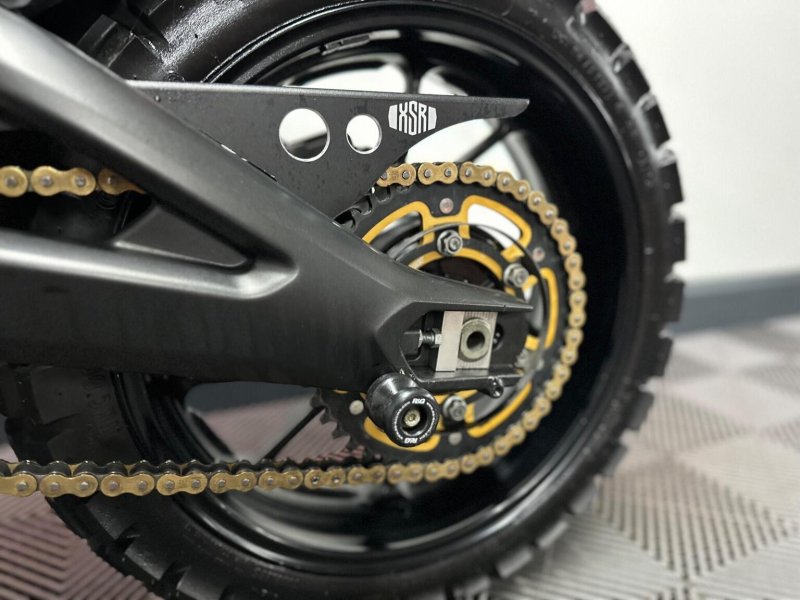 YAMAHA XSR900