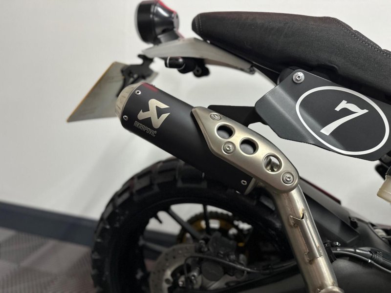 YAMAHA XSR900
