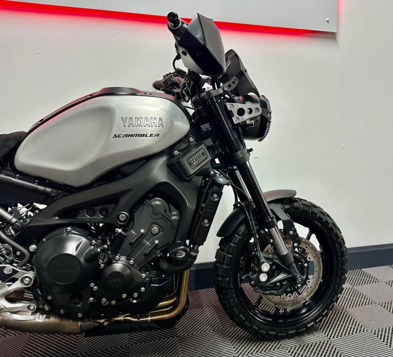 YAMAHA XSR900