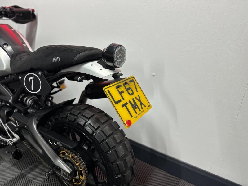 YAMAHA XSR900