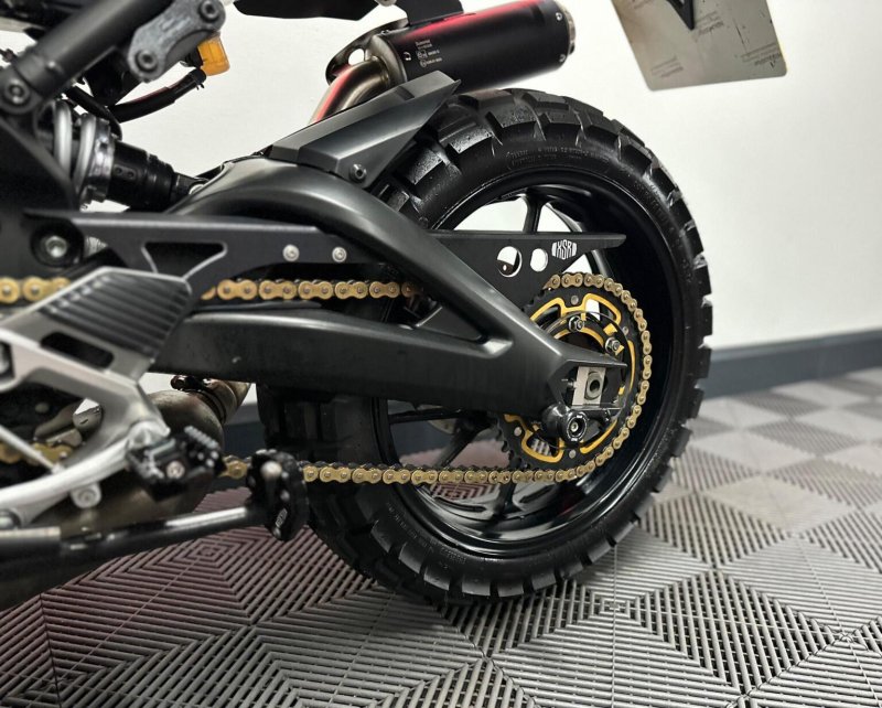 YAMAHA XSR900
