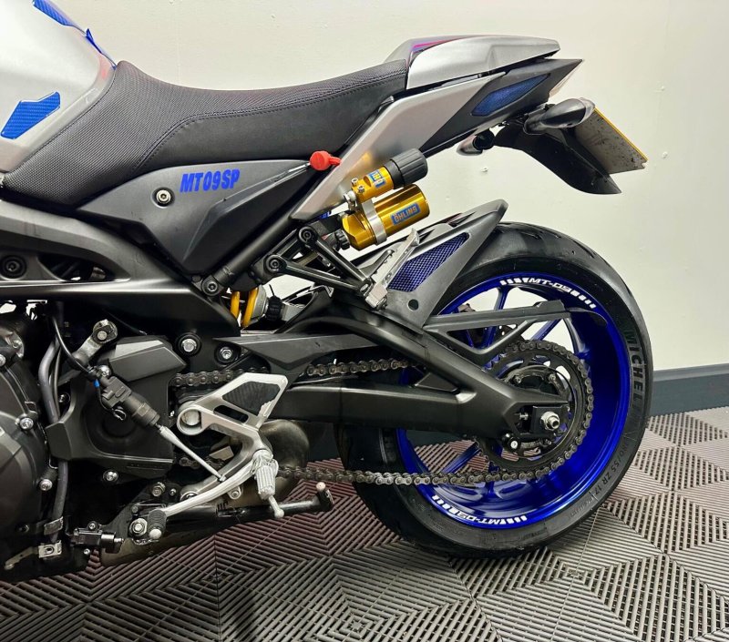 YAMAHA MT-09