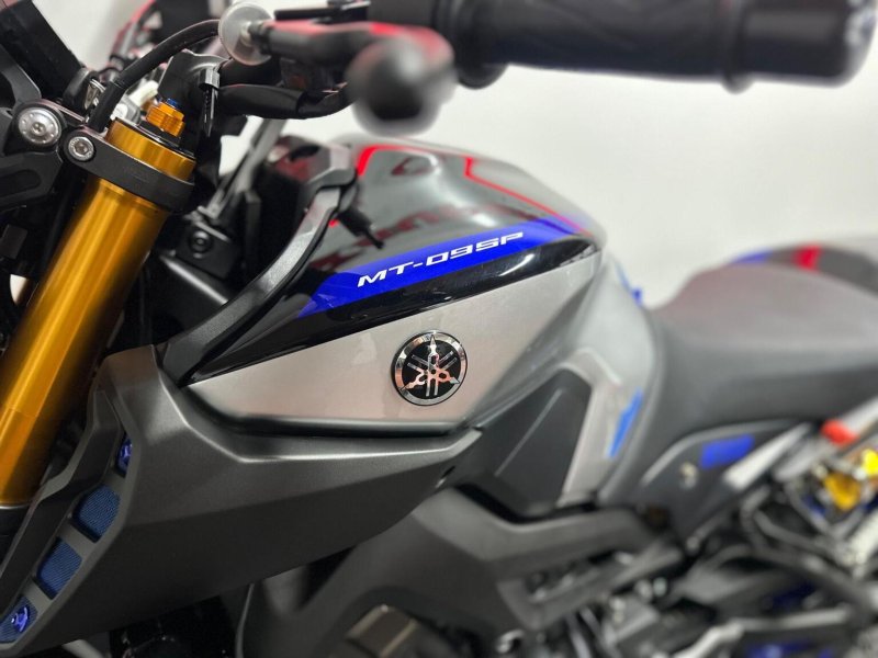 YAMAHA MT-09
