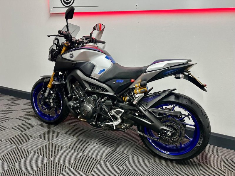 YAMAHA MT-09